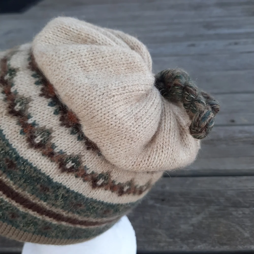 Vintage Rockies Canada 100% wool gorpcore knit fleece lined beanie hat